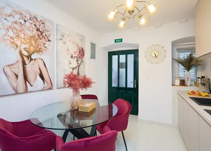 Сasa de vacaciones Casa Nevia Altstadt By Interhome